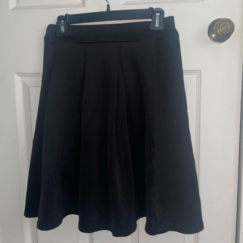 Black puffy skirt, knee length